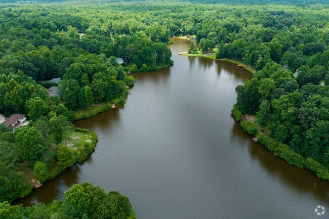 Houses in The Highlands offer easy access to Nash Road Lake with private docks.