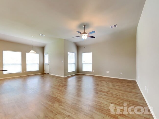 955 Oak Falls Dr, Willis, TX 77378 - photo 3