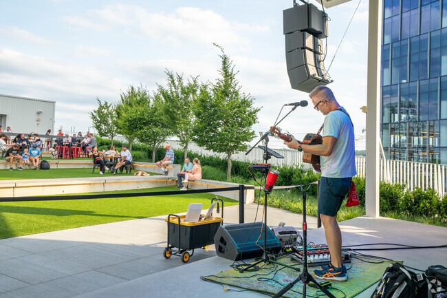 Enjoy live music and great drinks and food at Live Entertainment at Starr Hill in Tysons Corner.