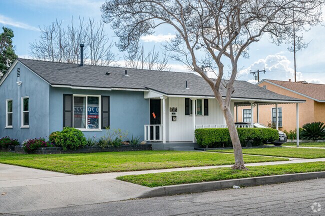 Many single-story homes in Arrowview have their own unique features.