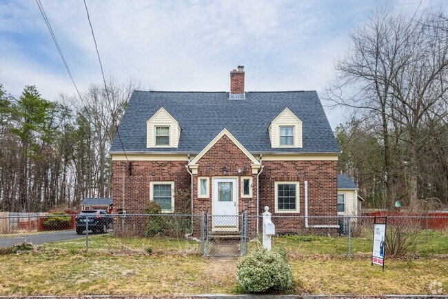 Amongst the variety of types of homes Cape Cod makes highlight as the most seen in Boston Road.