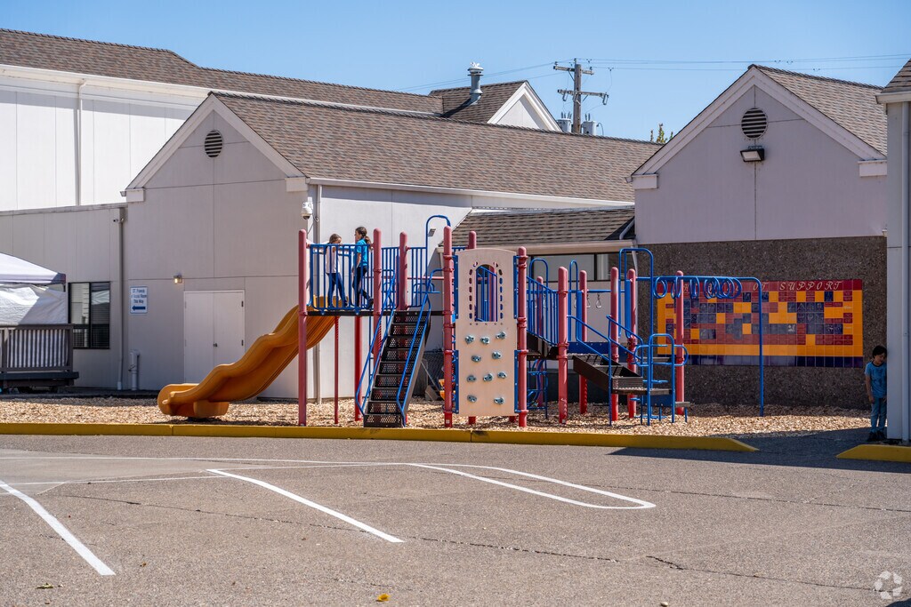 St Mary Elementary School serves all grades in Albany, Oregon.