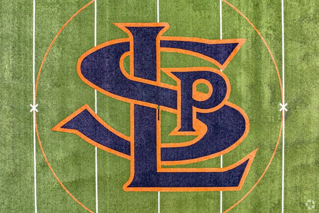 The St. Louis Park Oriele's school colors are orange and black.