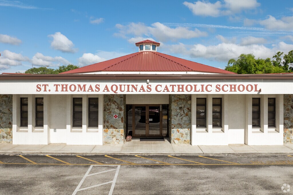 Welcome to the main entrance of St. Thomas Aquinas Catholic School.