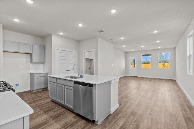 1523 Elvin Summit, von Ormy, TX 78073 - photo 2