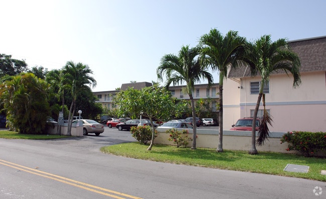 Palm Plaza Apartments, South Miami, FL 33143 - photo 2