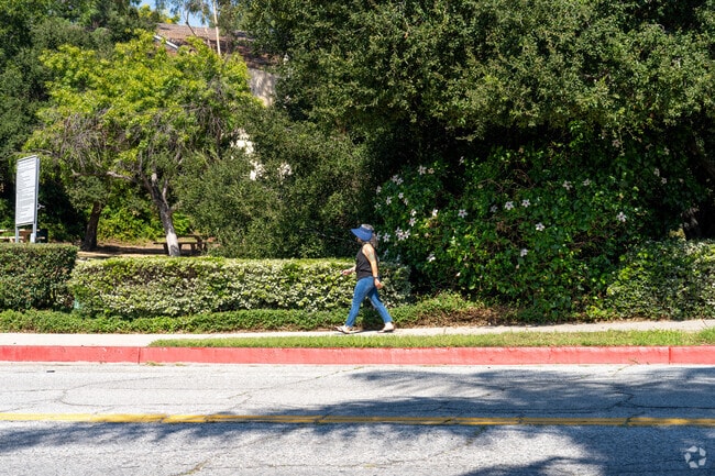 Ramona is full of wide sidewalks, and the whole neighborhood is generally walkable.