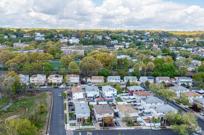 Richmond Town is surrounded by green escapes.
