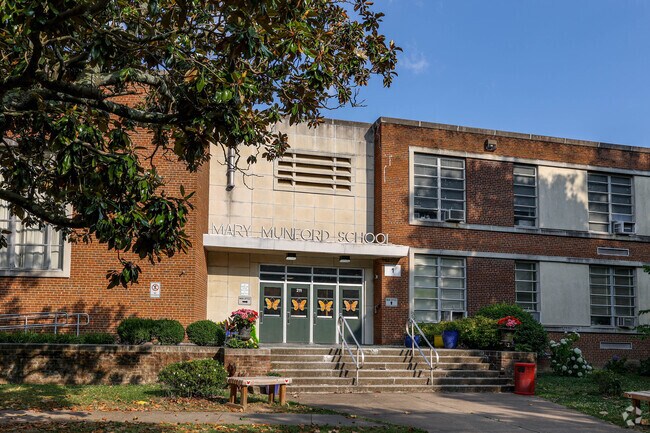 Award-winning Mary Munford Elementary School stands in Colonial Place.