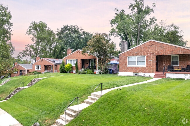 Single-family homes with spacious lawns are common in Windsor Hills.
