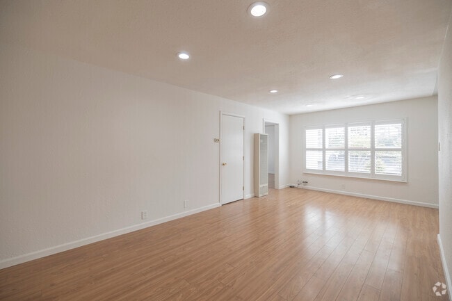 2BR, 1BA - 800SF - Living Room