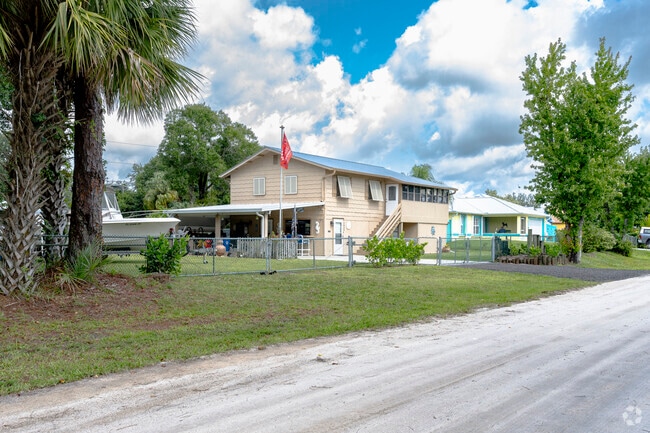 This row of Vero Lake Estates homes showcases the many sizes and styles in the area.