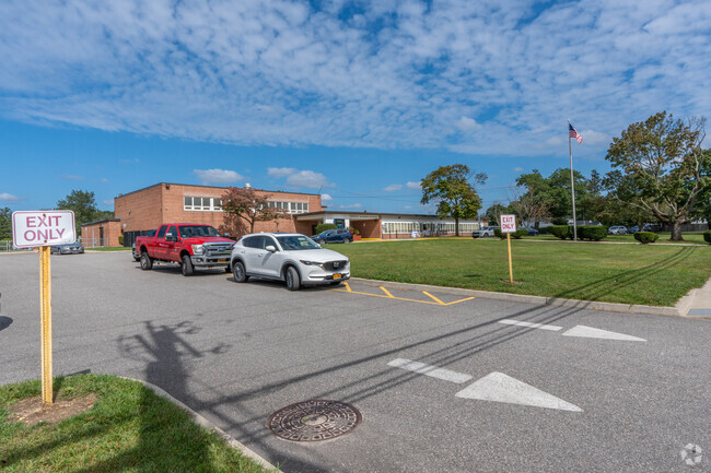 Forest Avenue School has a student-teacher ratio of 10 to 1.