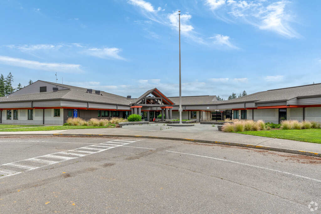 East Olympia Elementary School has a 16:1 student-teacher ratio.