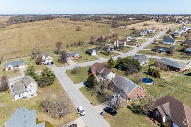 The median single family home in Harrodsburg is $260,000.
