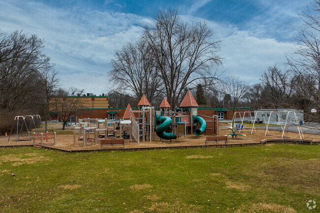John Hole Elementary School has a student to teacher ratio of 20 to 1.