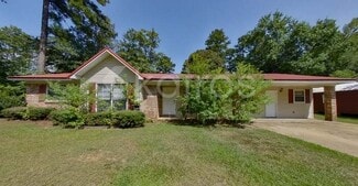 6922 43rd St, Northport, AL 35473