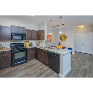 7880 Triangle Promenade Dr, Raleigh, NC 27616