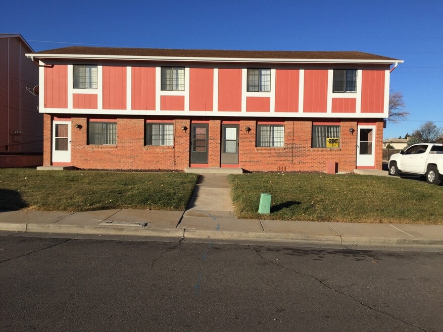 55 Castle Royal Dr, Pueblo, CO 81005 - photo 1