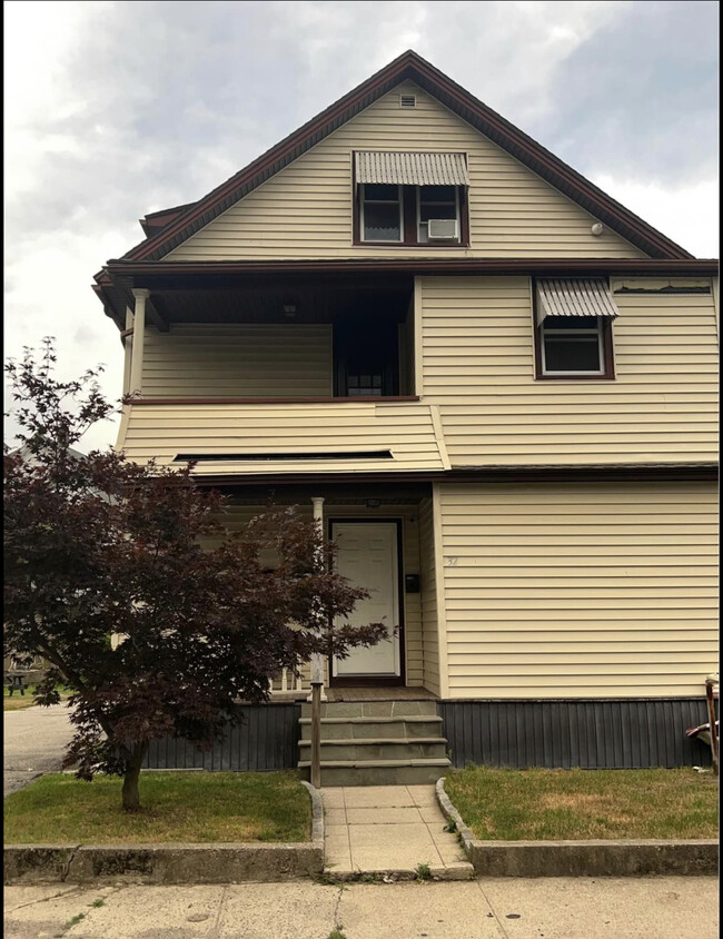 32 Pleasant St Unit 2, Ansonia, CT 06401