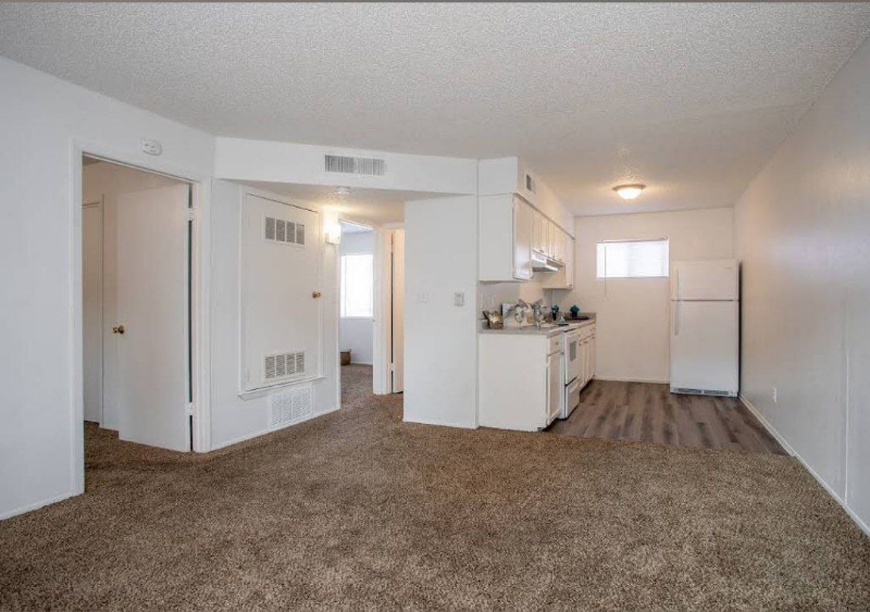 525 N Carolina Dr unit 11, El Paso, TX 79915 - photo 1