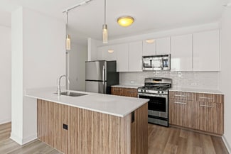 350 N Orleans St, Chicago, IL 60654