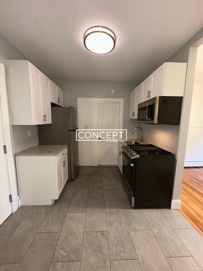 229 Lafayette St unit 10, Salem, MA 01970 - photo 3