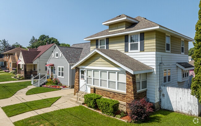 Foursquare and traditional-style homes line some streets of the Urbandale neighborhood.