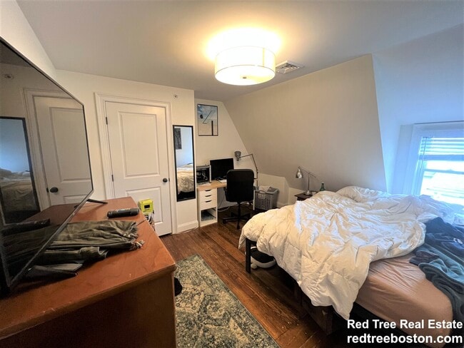 19 Bellevue St unit 3, Waltham, MA 02453 - photo 4