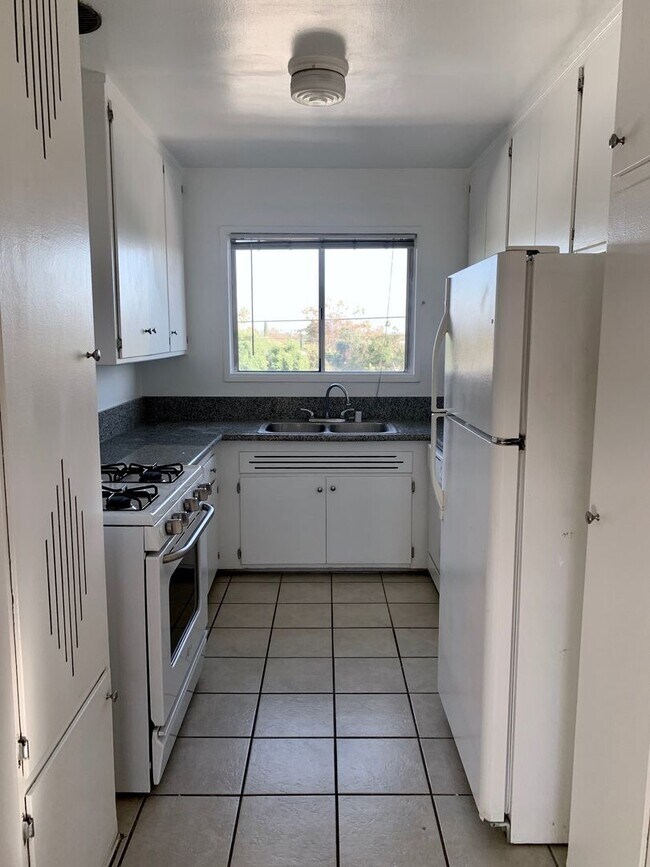 8871 18th St, Los Angeles, CA 90035 - photo 4