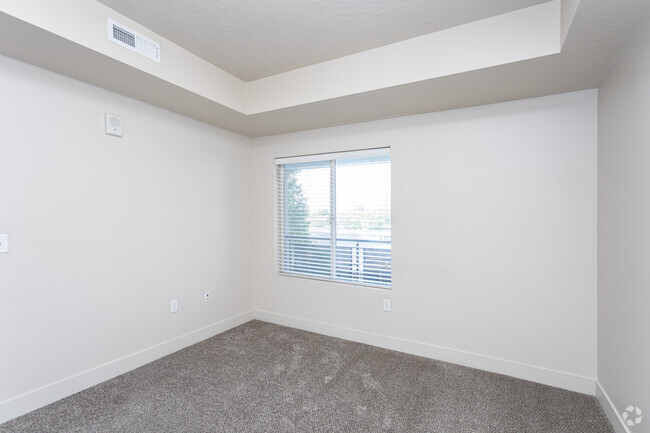 2BR, 2BA - 989SF - Second Bedroom