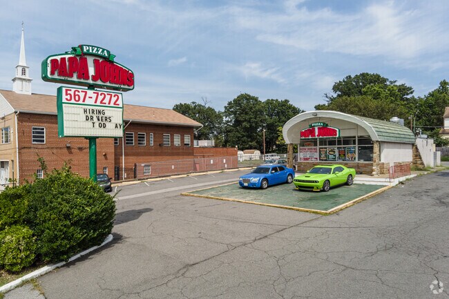 Get a pizza delivered from Papa John's Pizza in Glassmanor.