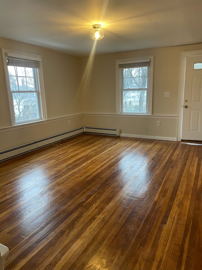 38 Madison St, Newburyport, MA 01950 - photo 4