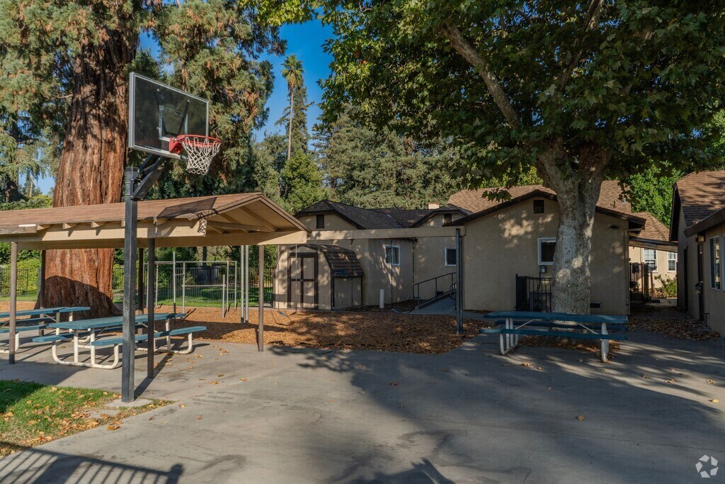 Welcome to Reyn Franca Annex in Turlock.
