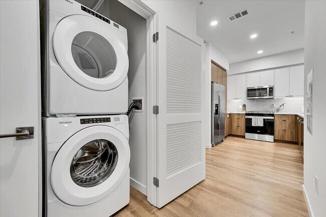 593 Camino de la Reina unit ID1343824P, San Diego, CA 92108 - photo 6