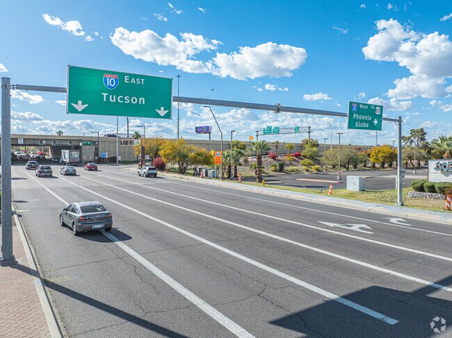 Locals from South Tempe can hop on the US Route 60 to commute.