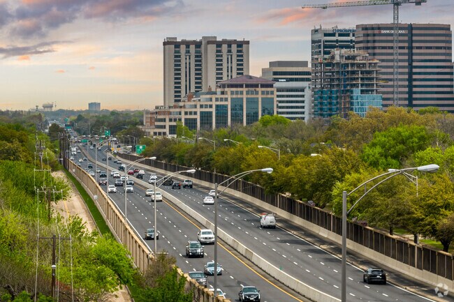 Dallas North Tollway is just minutes away from University Park and can take you all around DFW.