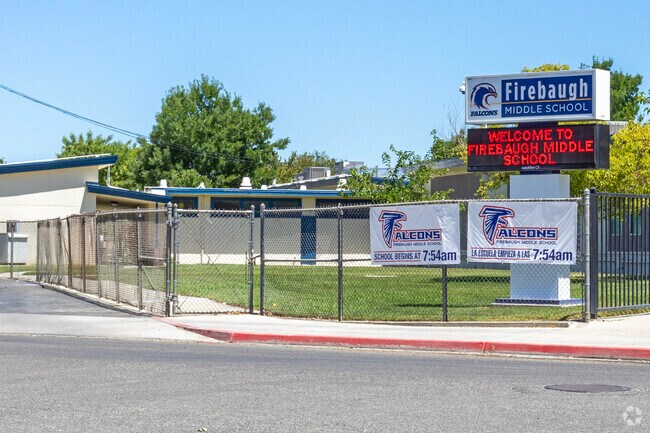 Firebaugh Middle School serves grades 6-8 in Firebaugh.