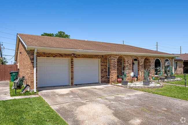 Ranch style homes are common in Woodmere.
