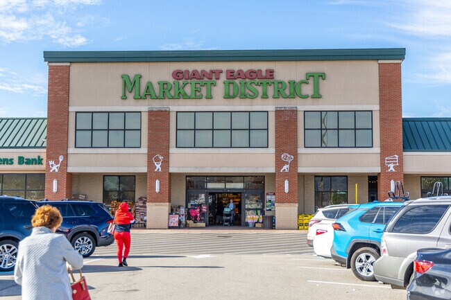 The Giant Eagle in Fox Chapel is always bustling with activity.