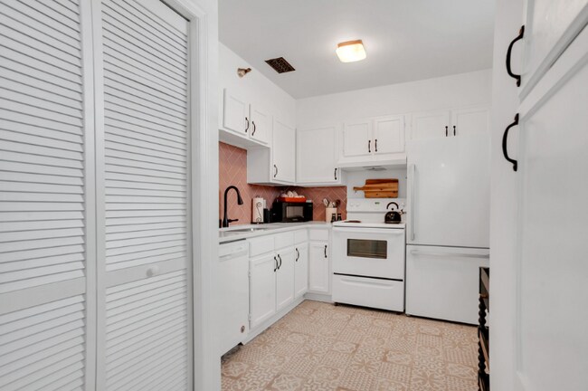 121 W Hall St unit C, Savannah, GA 31401 - photo 6