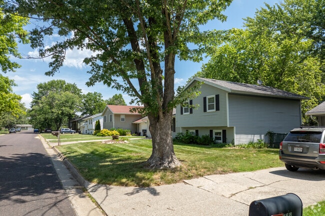 It's no surprise to see a couple split level homes in a row Rockbridge.