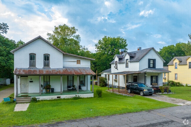 These older Craftsman-style houses give us a hint that there has always been beauty in Thomas.