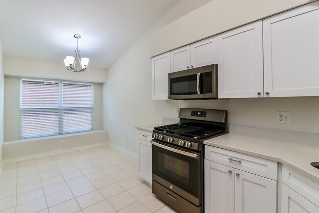 1243 Maximilian Dr, Wesley Chapel, FL 33543 - photo 7