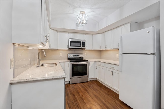 15022 Baxter Village Dr, Chesterfield, MO 63017 - photo 7