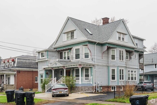 The median home price in Tonawanda is $146,000.