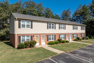 41 Point Dr, Lynchburg, VA 24502