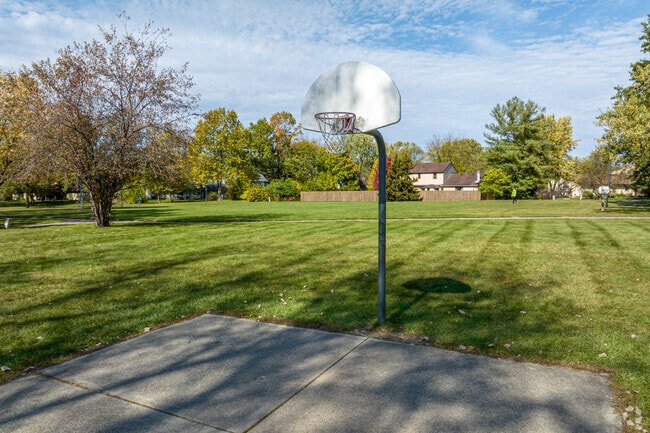Oakhurst athletes can shoot some hoops at Bristers Spring Park.