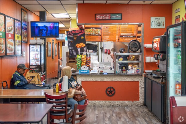 Burger Pop in Seagoville serves burgers and Philly cheesesteaks.
