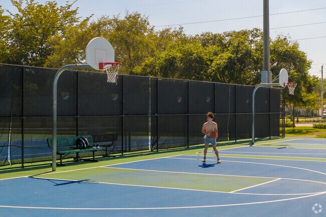 The Shenandoah neighborhood of Davie, FL has many outdoor recreational areas.